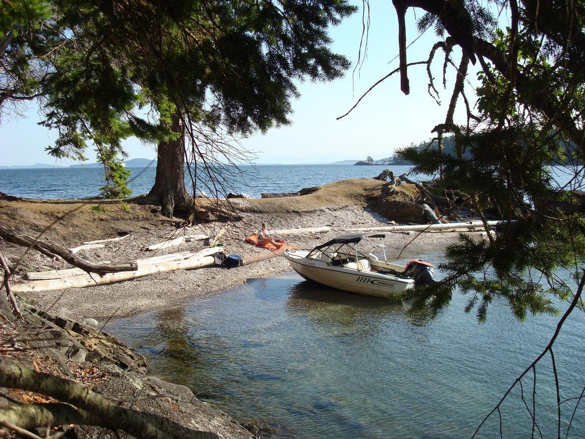 Sticks And Stones Cottage-Arbutus Grove Montague Harbour Extérieur photo